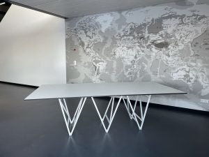 Mehr über den Artikel erfahren Das neueste Mitglied der STEVY Designertische – der großartige STEVY XL